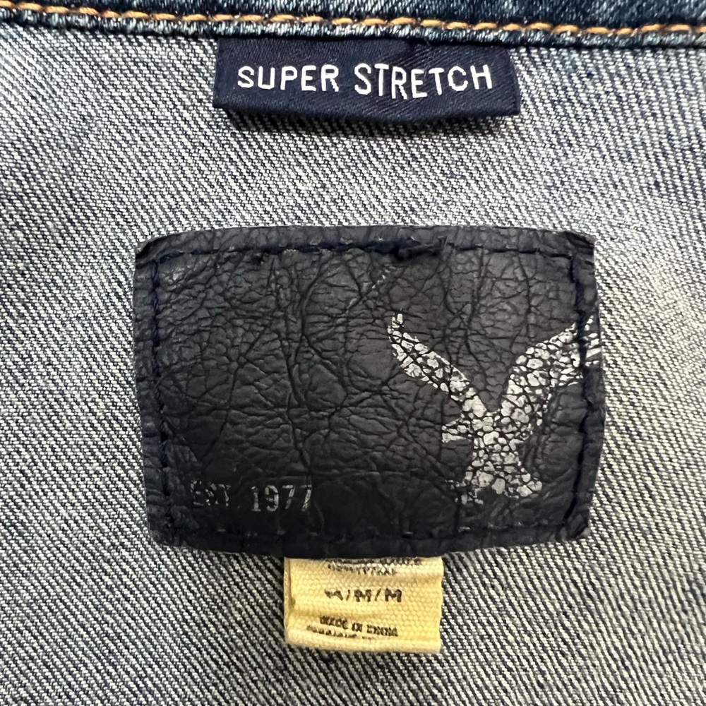 Woman’s distressed American Eagle Jean jacket - Picture 2 of 3